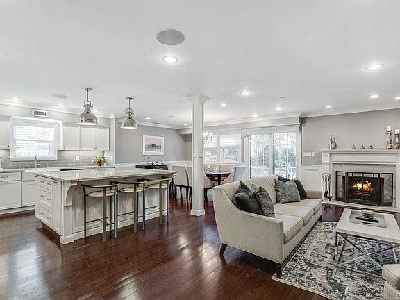 3rd image of 7 Wimbledon Ct #7