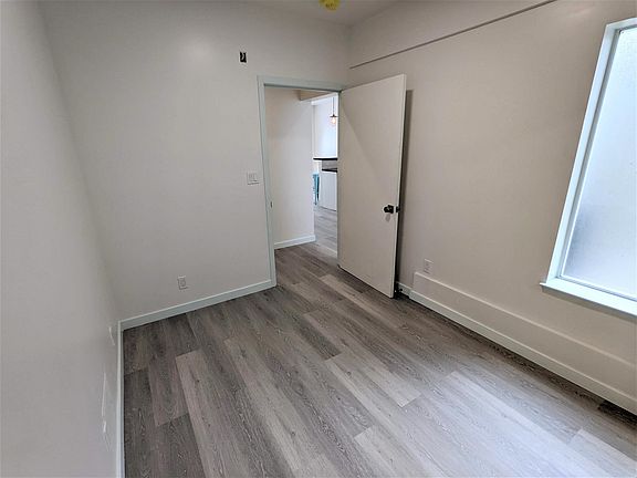 5th image of 211 Cornwall St #A