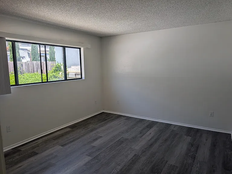 5166 Dunbar Dr #D — Photo 9