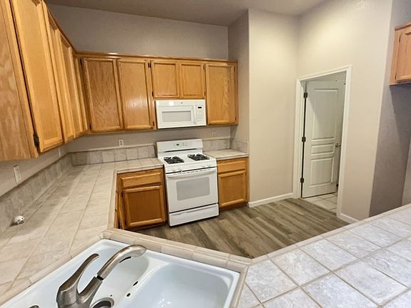 2nd image of 99 Jarvis Cir