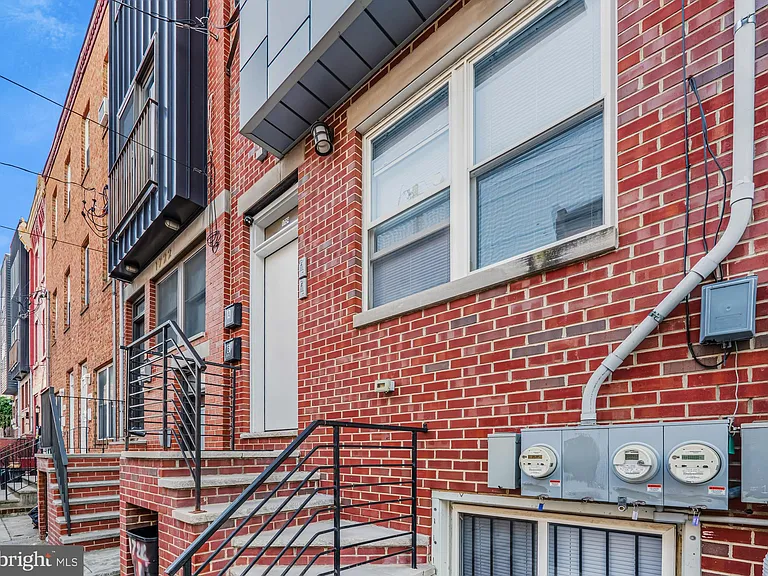 1724 Monument St #B — Photo 3