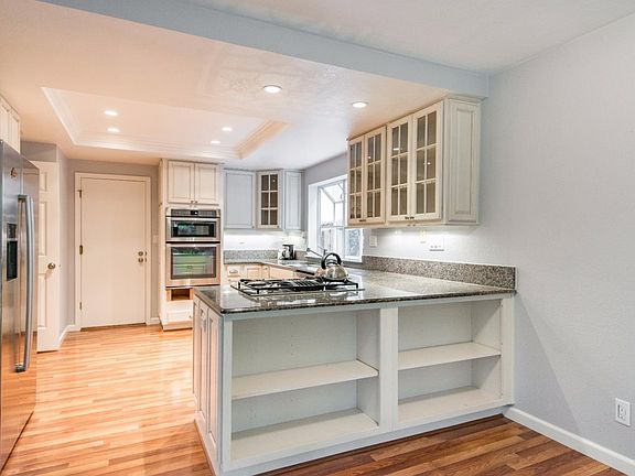 5th image of 205 Yarborough Ln