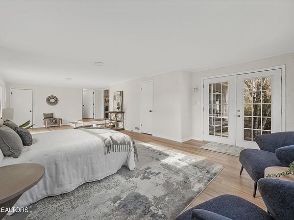 3rd image of 5817 Stoneleigh Rd