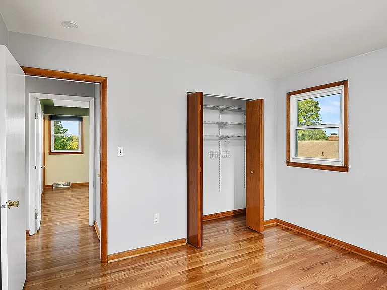 Bedroom 3 (alt view)