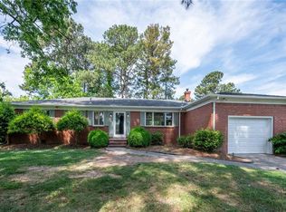 721 Lord Nelson Dr, Virginia Beach, VA 23464