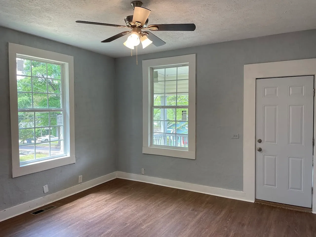 3 bed, 1352 sqft, $1,695 — Photo 4