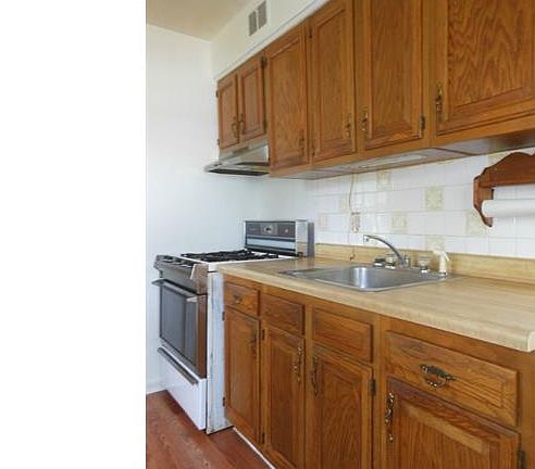 5th image of 1572 Thalia Ave