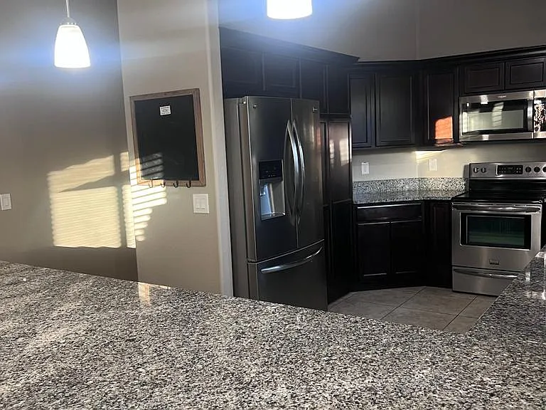 1148 E Barrus Dr — Photo 11