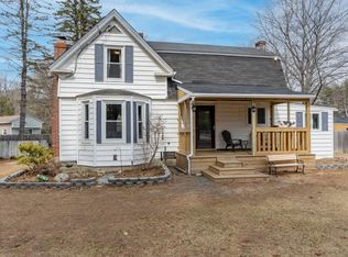 121 Whitehouse Crossing Rd, Topsham, ME 04086