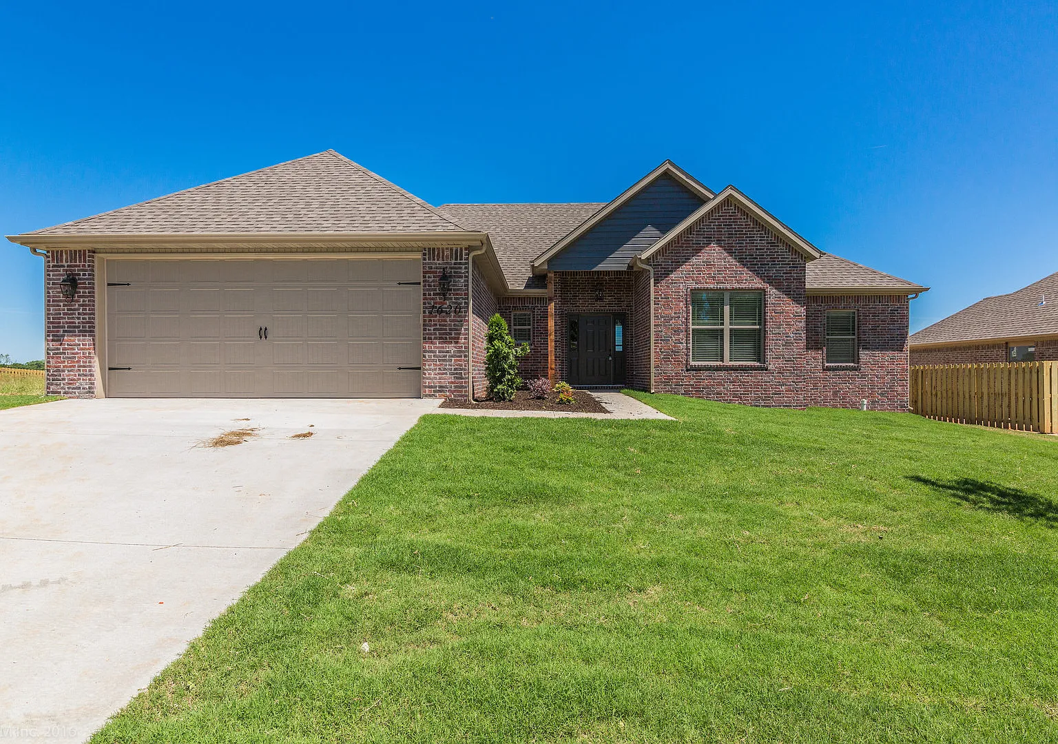 1620 Sweetbriar Way — Photo 1