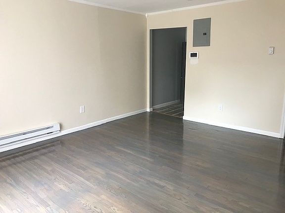3rd image of 27 Vera St APT 27A