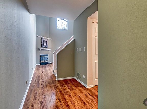 3rd image of 907 Ashley Ct