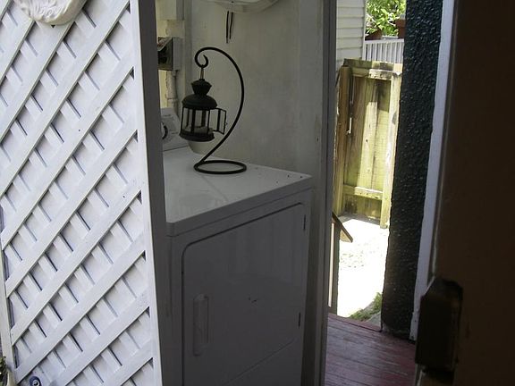 5th image of 1137 N White St