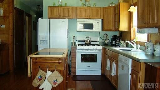 5th image of 107 Gaston Dr