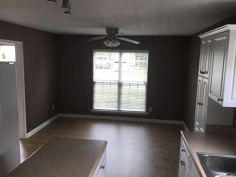 712 Keyes Dr — Photo 9