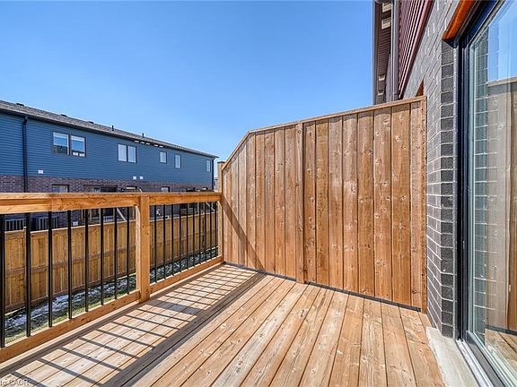 5th image of 95 Queensbrook Cres