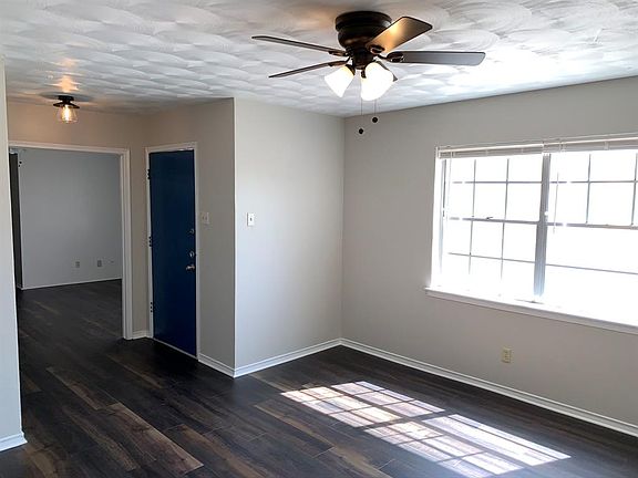 4th image of 218 Merribrook Trl