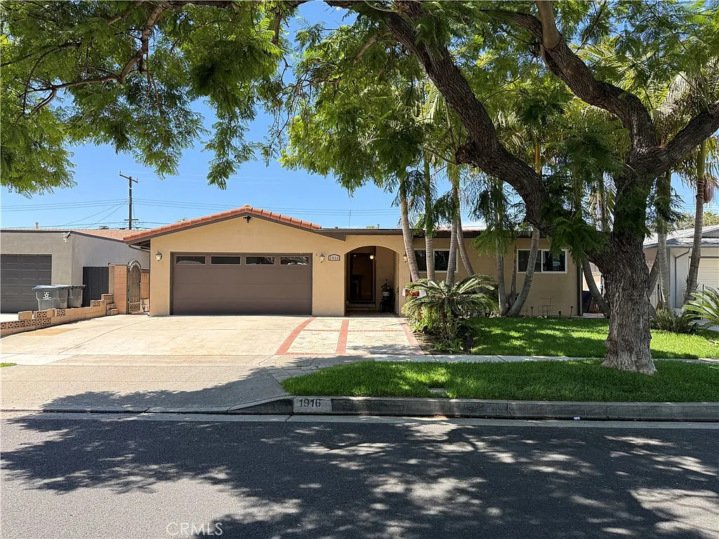 5 bed, 2035 sqft, $5,500 — Photo 1