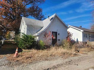 113 N Hickory St, Du Quoin, IL 62832