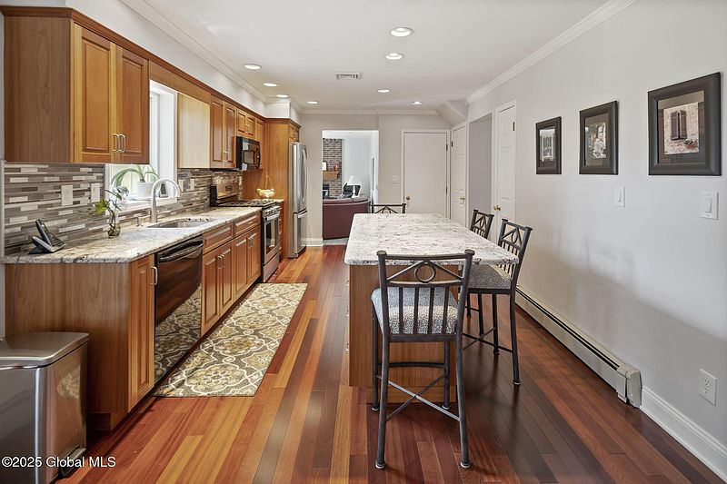 5th image of 44 Lincoln Avenue