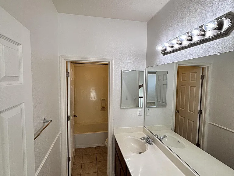 1247 Jewel Flower Dr — Photo 17