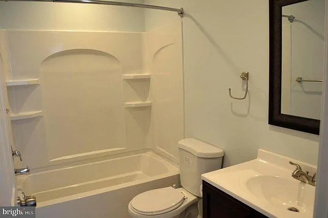 327 S Adams St — Photo 5