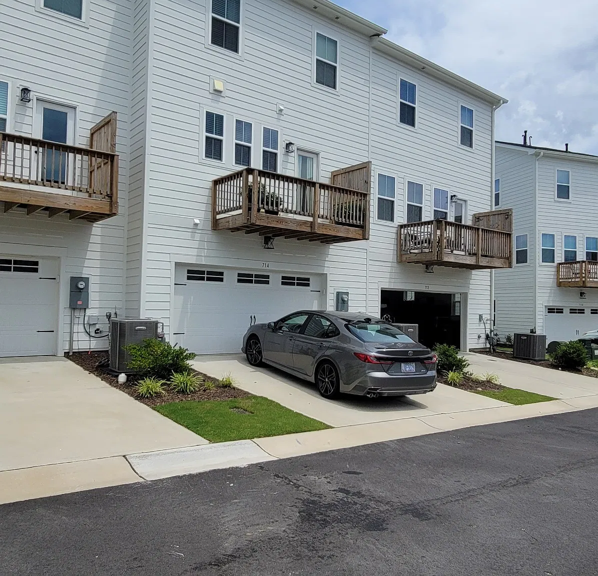 4 bed, 3.5 bath, 2205 sqft, $2,600 — Photo 3
