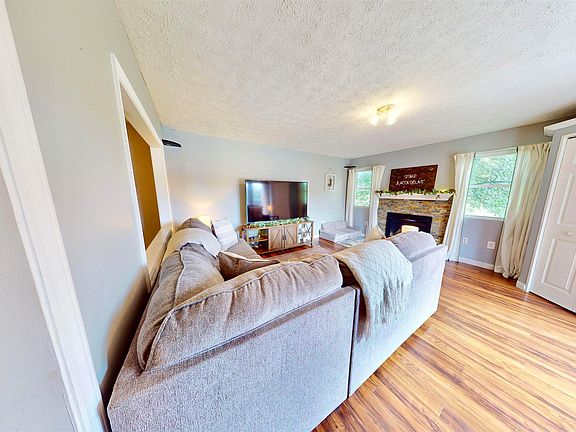 5th image of 111 Meadowlane Ave