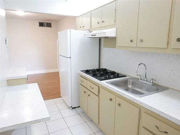 4th image of 165 NE 203rd Ter APT 11