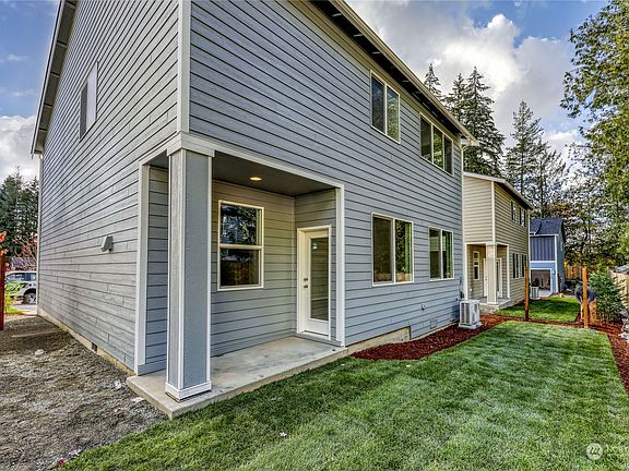 3rd image of 7665 Picasso Circle NE
