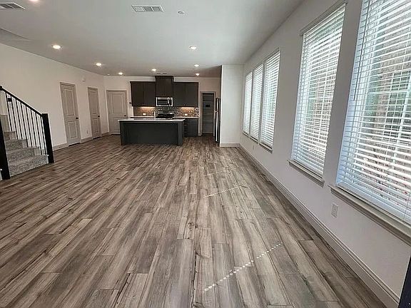 3rd image of 2813 Jacaranda Dr