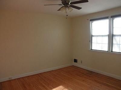 4th image of 3220 Yosemite Ave