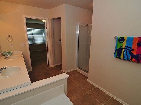 4th image of 1310 Sunflower Ln