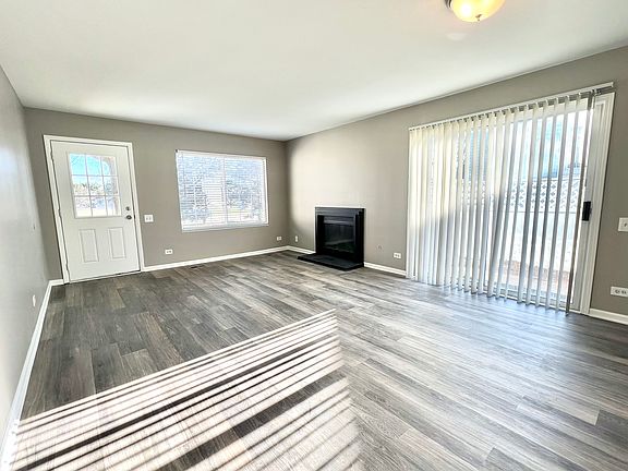 3rd image of 410 Quaker Hill Ct