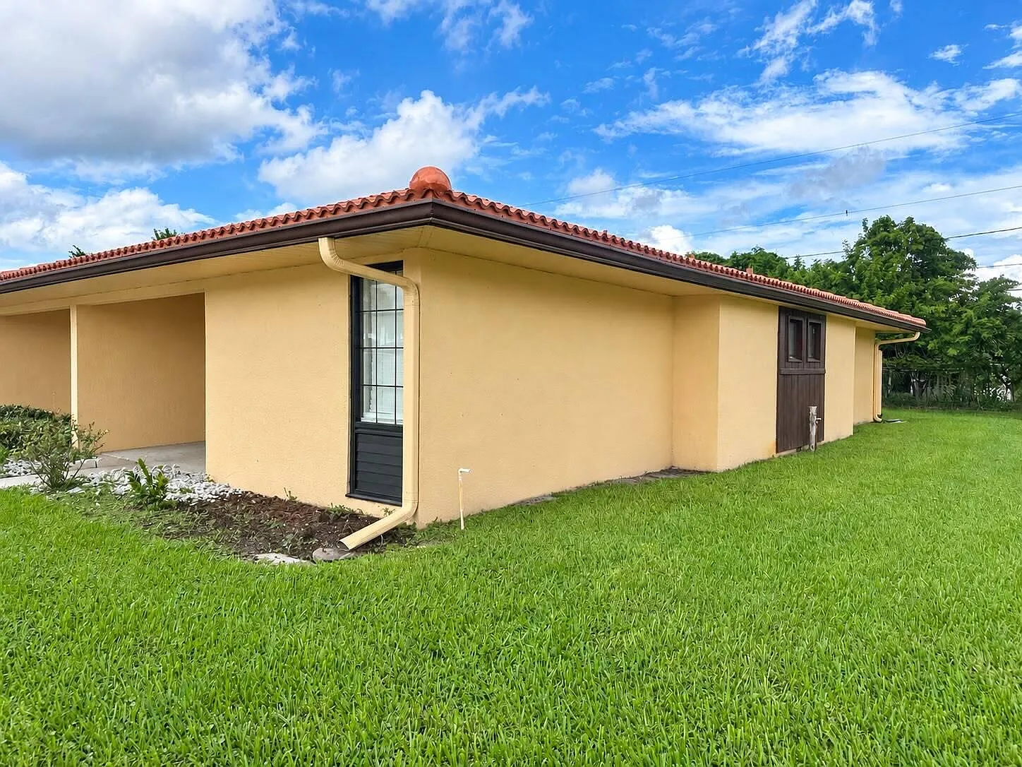 2 bed, 2.0 bath, 1070 sqft, $2,100 — Photo 3