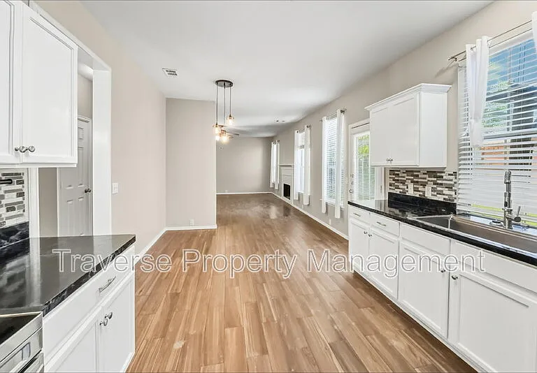 8440 Asheville Ln — Photo 5