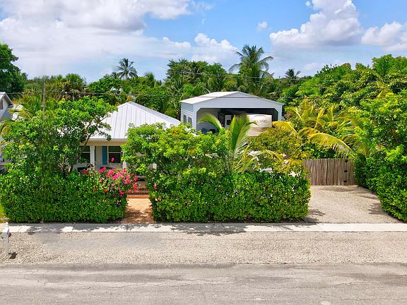 3rd image of 11990 SE Plutus Avenue