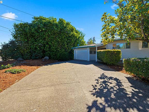 4th image of 548 NW 18th St