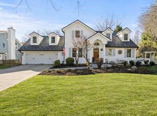 1020 S Grove Ave, Barrington, IL 60010