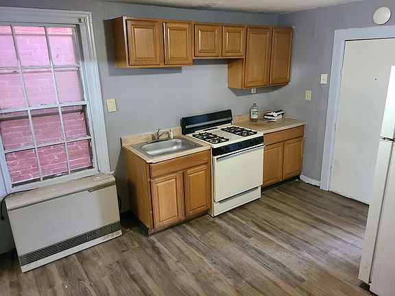 2nd image of 21 Sargent St #1