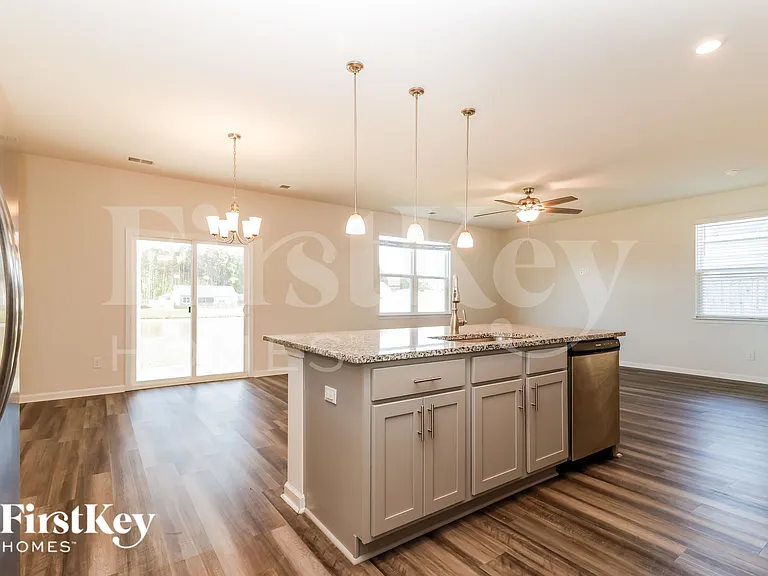591 Wayton Cir — Photo 8