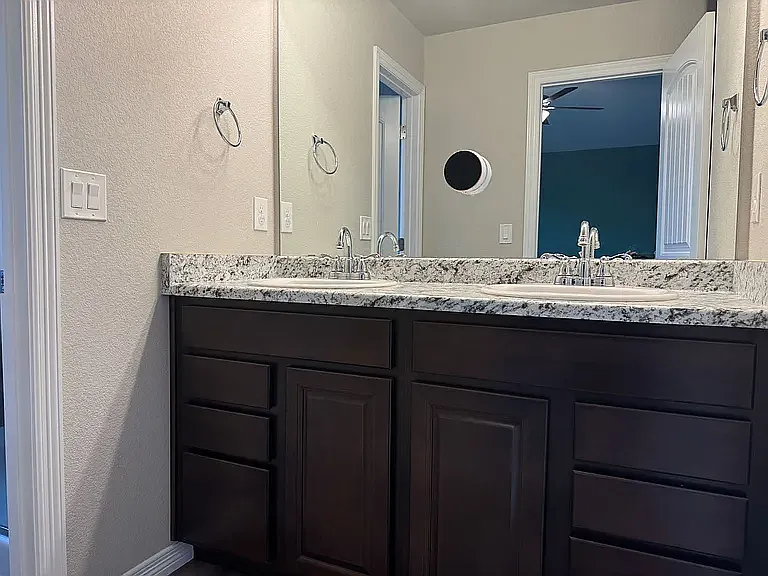 5423 Hammond Dr — Photo 12