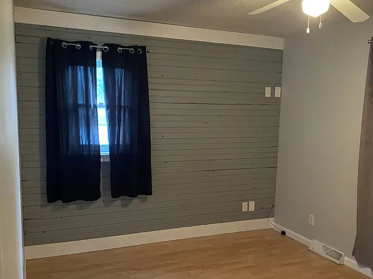 208 E Illinois St — Photo 11
