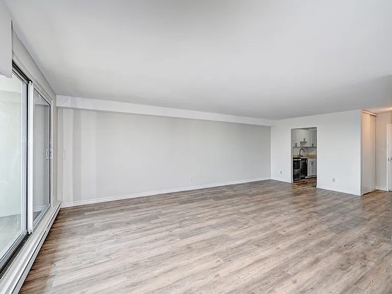 737 Ouellette Ave — Photo 14