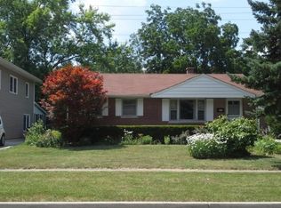 211 Woodland Rd, Libertyville, IL 60048