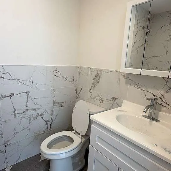 317 Elton St #2R — Photo 2