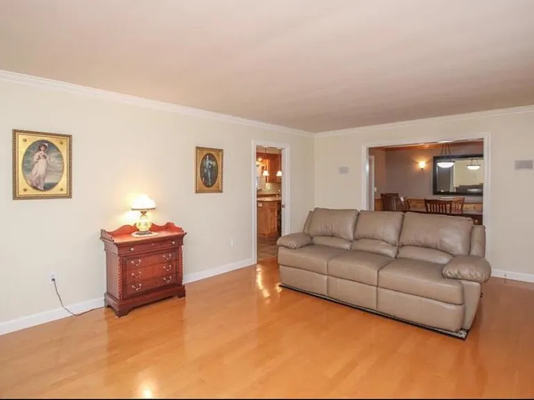 403 E Clark Blvd — Photo 5