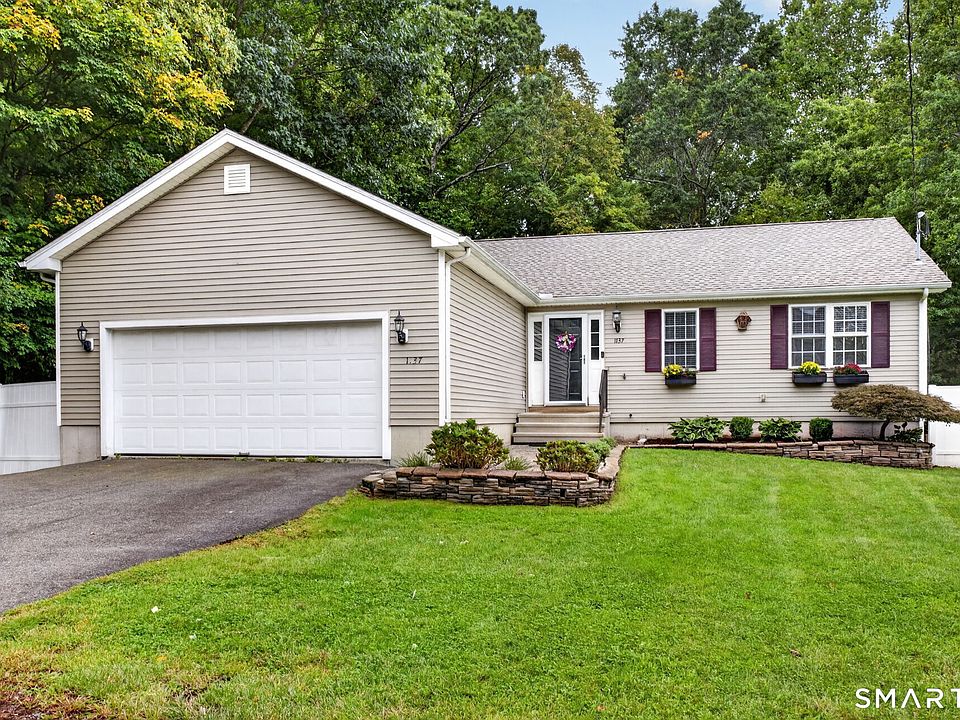 1st image of 1137 Ridgewood Road