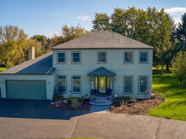 6N286 Creekside Dr, St Charles, IL 60175