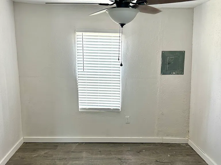 421 SW Lee Ave — Photo 10